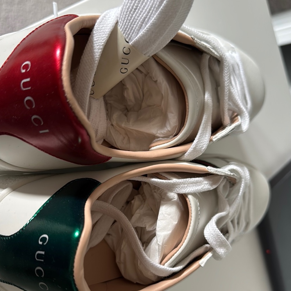 Gucci White Sneakers with Red and Green Accents - Picture 4 of 5